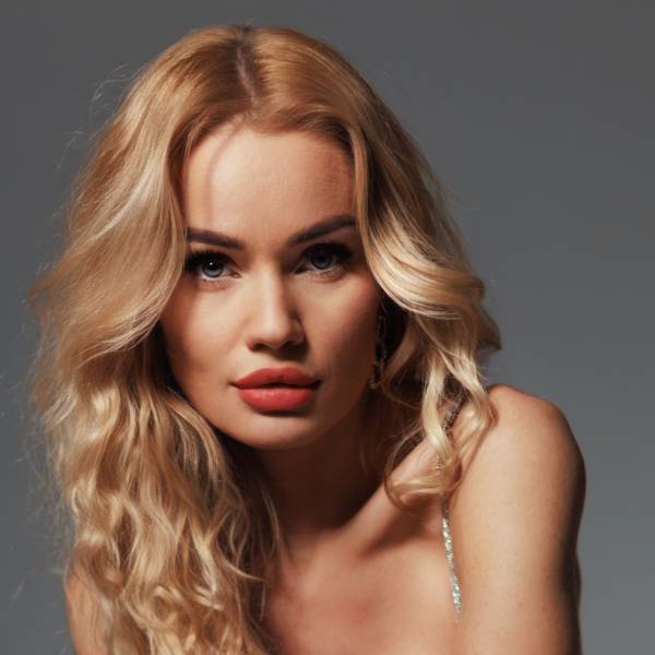 modelka s ID 0402V3MVR9 p016