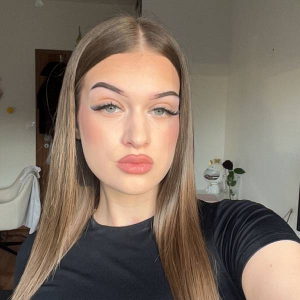 modelka s ID 0402V4UO6X p016