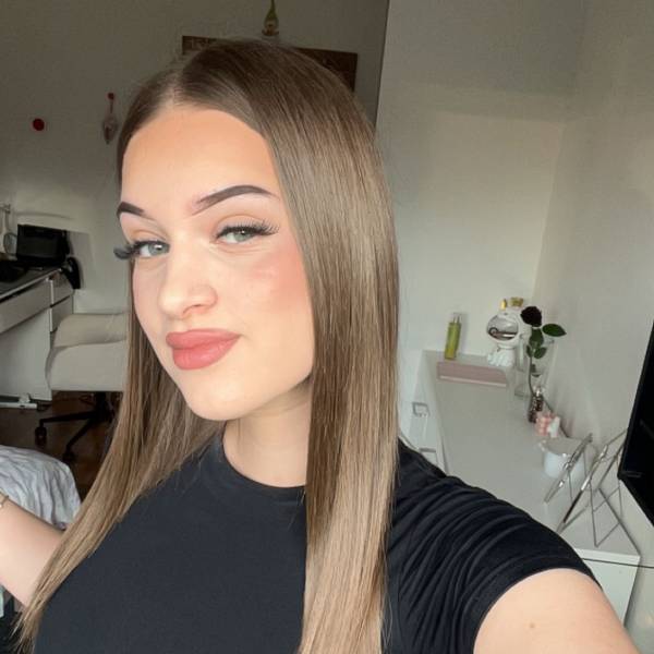 modelka s ID 0402V4UO6X p017