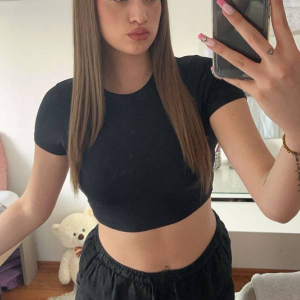 modelka s ID 0402V4UO6X p018