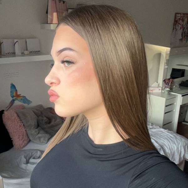 modelka s ID 0402V4UO6X p019