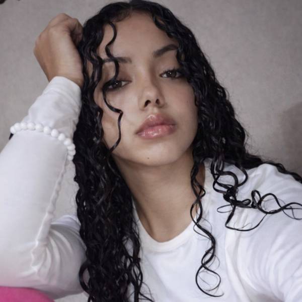 modelka s ID 0402V664D6 p016