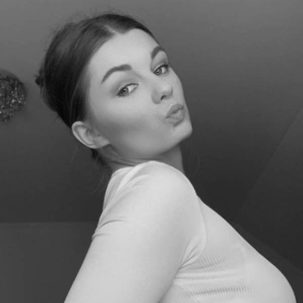 modelka s ID 0402V8LDYW p019