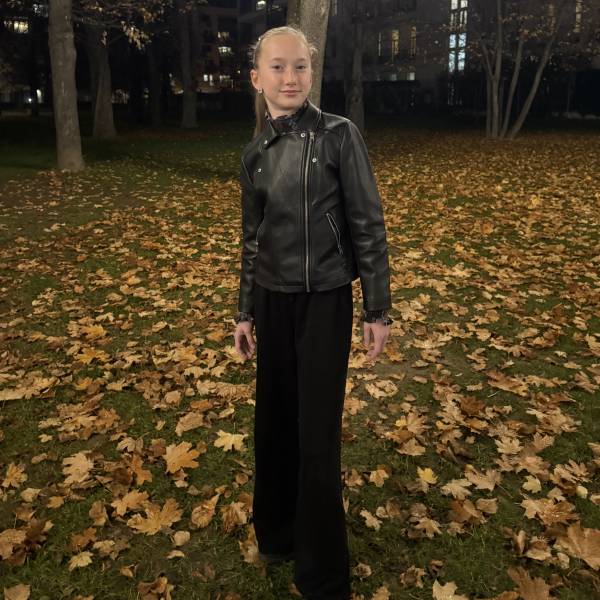 modelka s ID 0402W5YDU3 p018