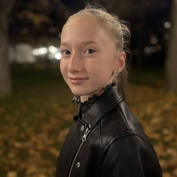 modelka s ID 0402W5YDU3 p019