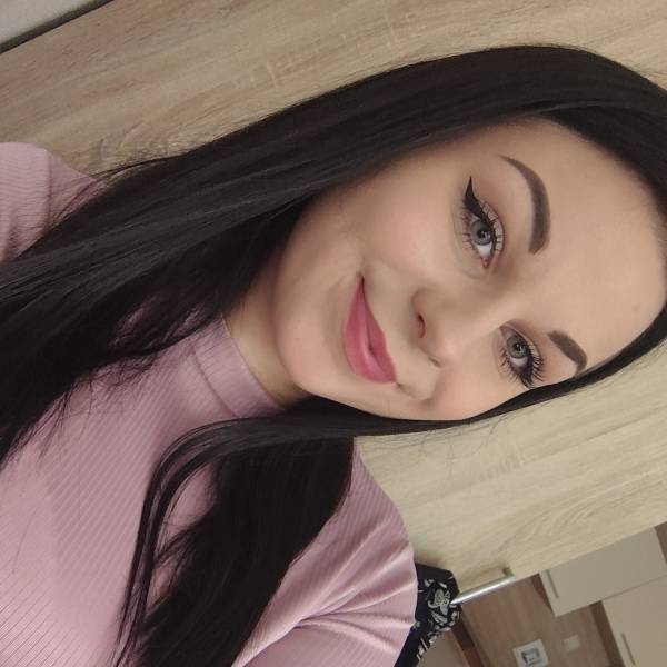 modelka s ID 0402W8301U p016