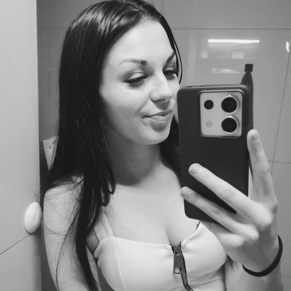 modelka s ID 0402W8301U p019