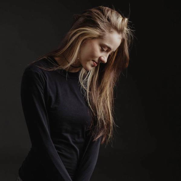 modelka s ID 0402WHBMPV p019