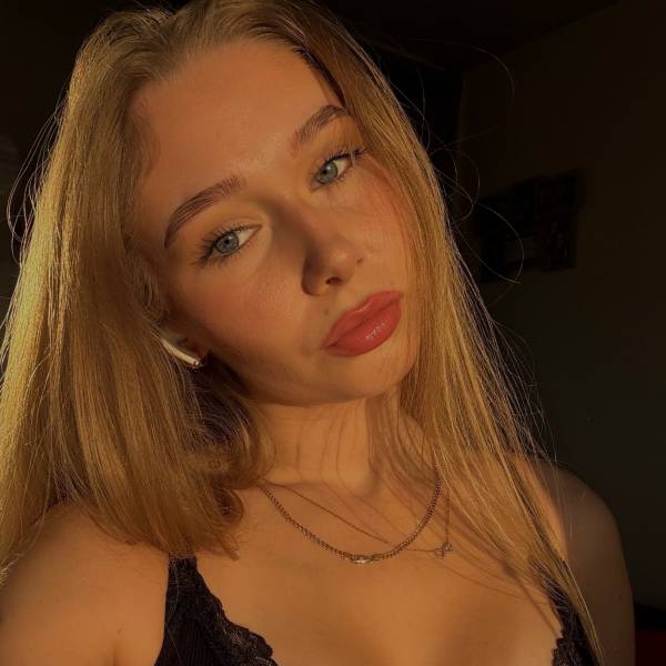 modelka s ID 0402WLWWCF p016