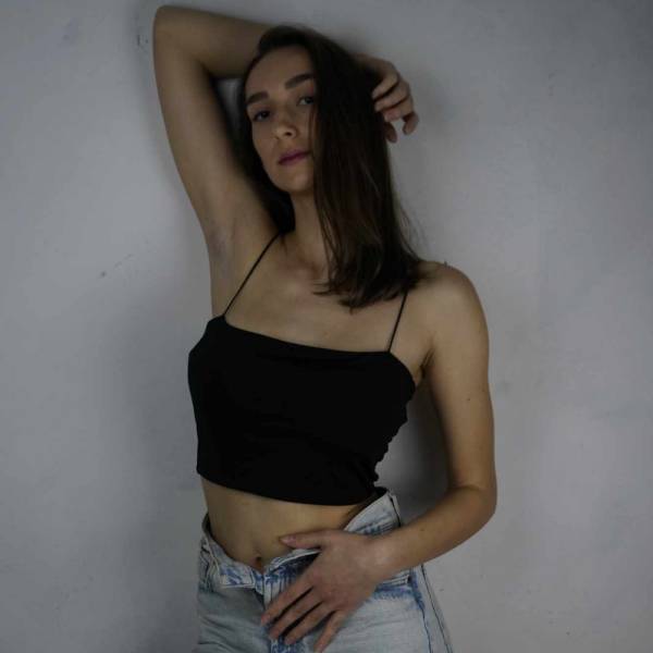 modelka s ID 0402WOUB2V p018