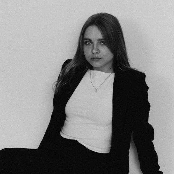 modelka s ID 0402XNJYDW p016