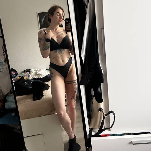 modelka s ID 0402XSDWYU p018