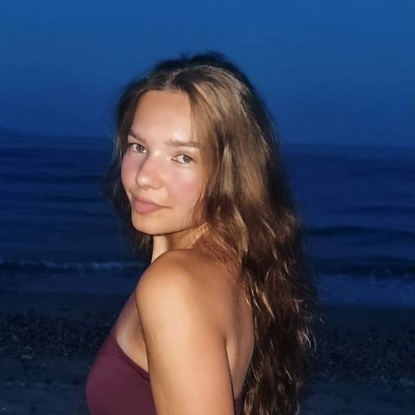 modelka s ID 0402Y6KCKF p017