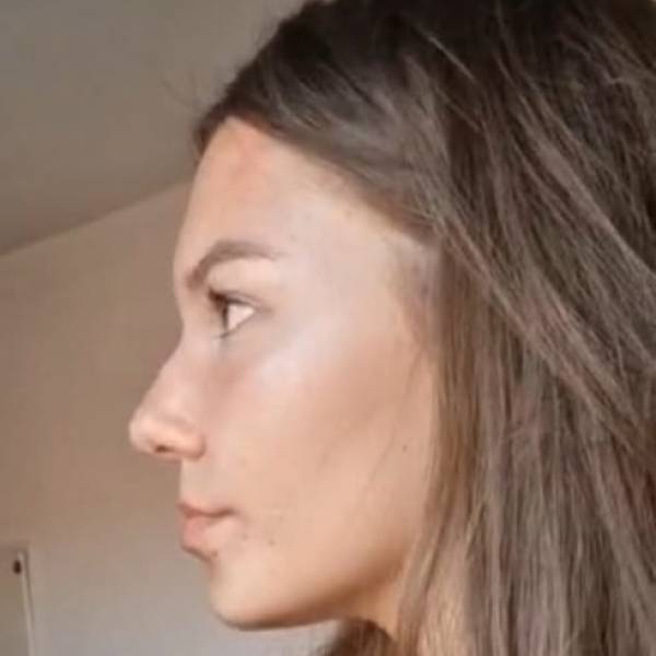 modelka s ID 0402Y6KCKF p019