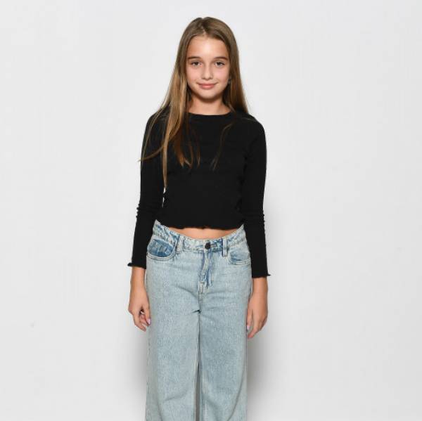 modelka s ID 0402YE4R8K p018