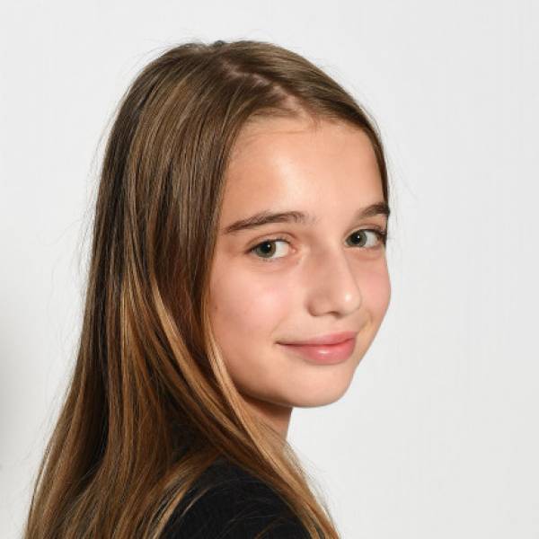 modelka s ID 0402YE4R8K p019