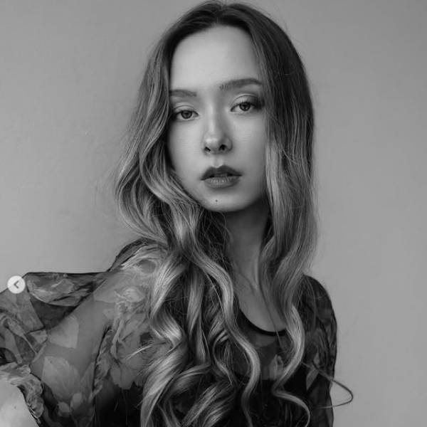 modelka s ID 0402YQJAKB p016