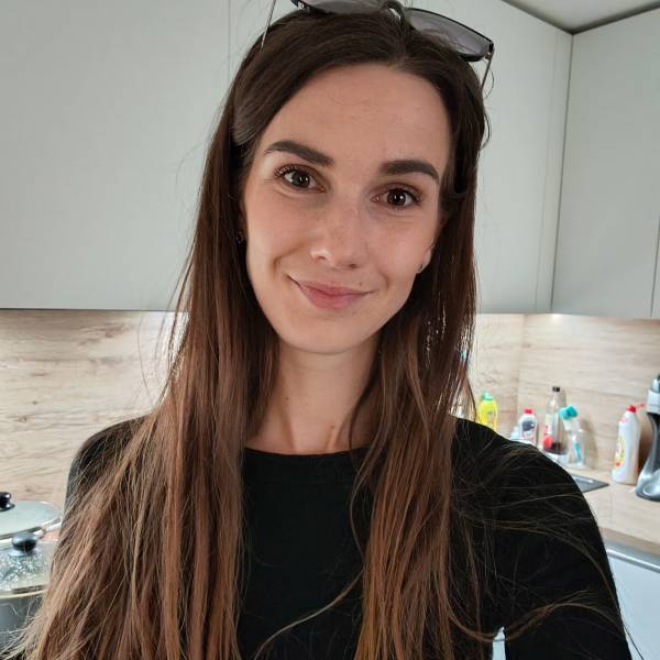 modelka s ID 0402YUW8PE p017