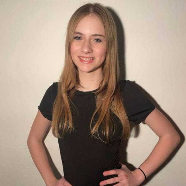 modelka s ID 0402YYXAM3 p017