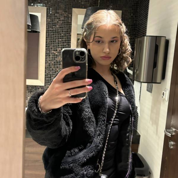 modelka s ID 0402Z7E195 p016