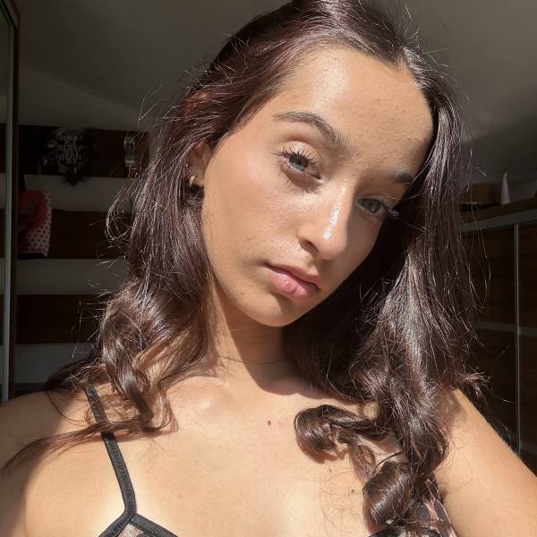 modelka s ID 0402Z9IXFO p016