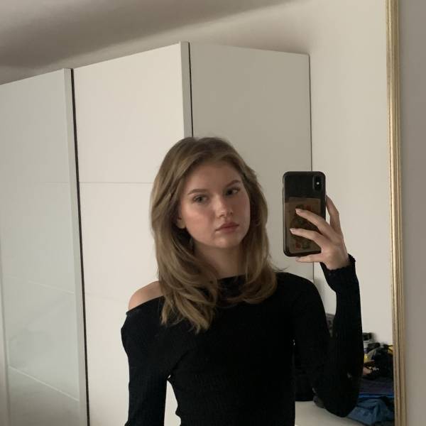 modelka s ID 0402ZB7SA8 p016