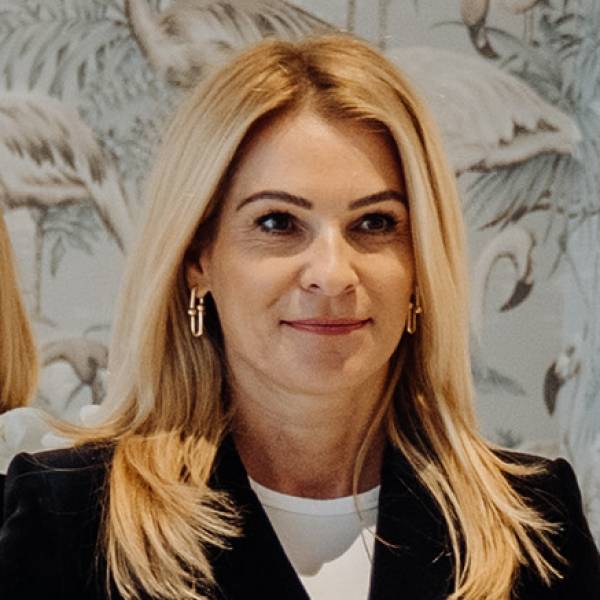 modelka s ID 0402ZEVHZ7 p016