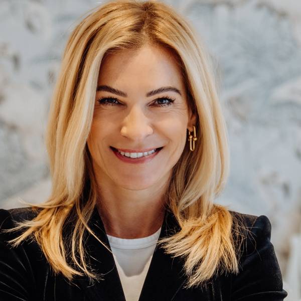 modelka s ID 0402ZEVHZ7 p017