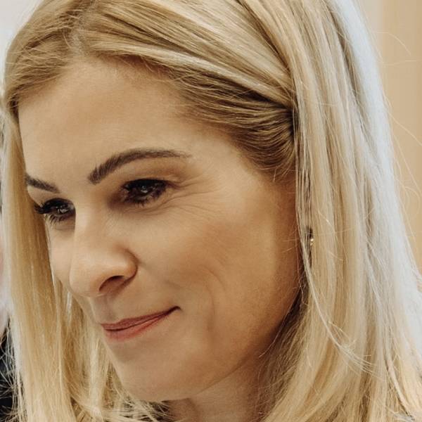 modelka s ID 0402ZEVHZ7 p019