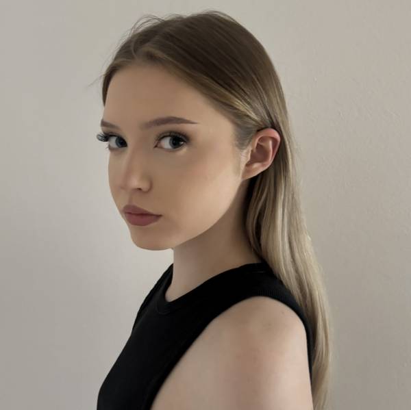 modelka s ID 0402ZREMHW p019