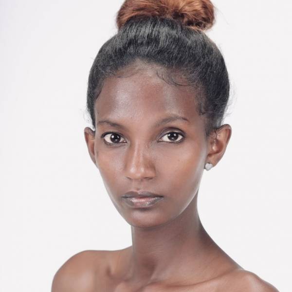 modelka s ID 0402ZSSDE9 p019