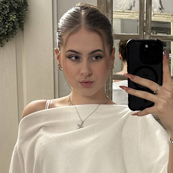 modelka s ID 0403JPU4E5 p016