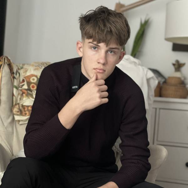 modelka s ID 0701HFH8SN p016