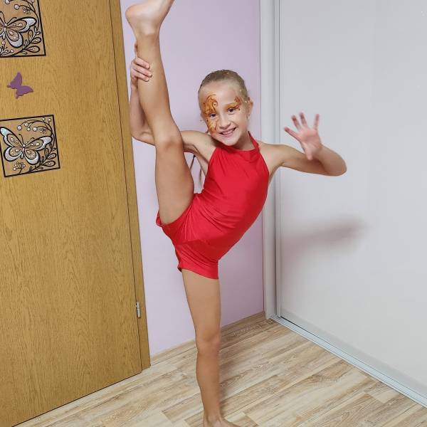 modelka s ID 07023ESMG0 p018