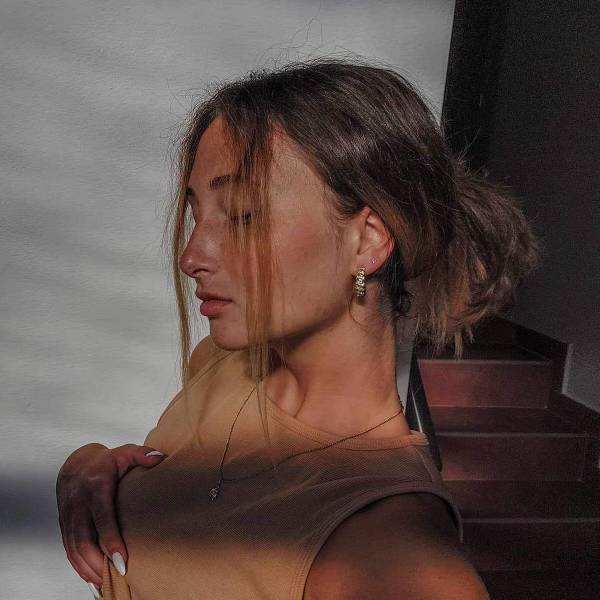 modelka s ID 070250ILXH p019