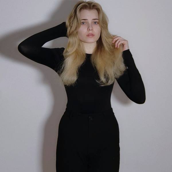 modelka s ID 0702AXYUA7 p018