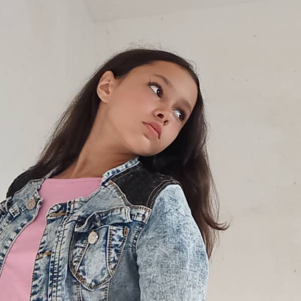 modelka s ID 0702EQM704 p016