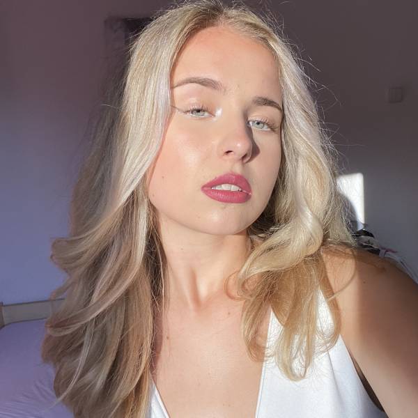 modelka s ID 0702FWMKZE p016
