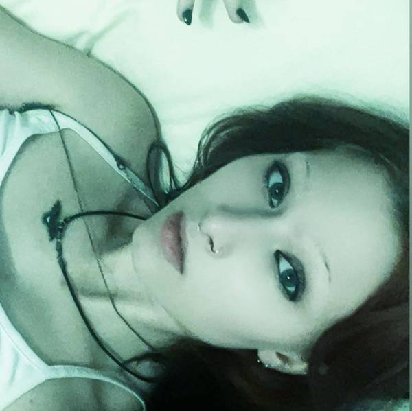 modelka s ID 0702RQU2N2 p016