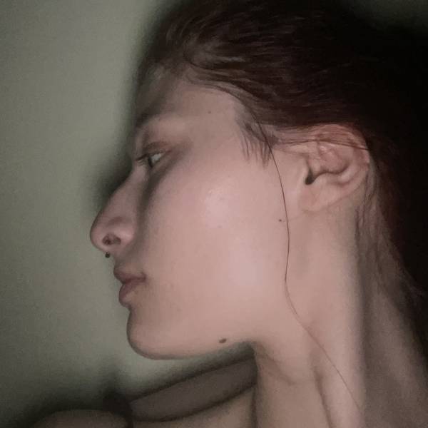 modelka s ID 0702RQU2N2 p019