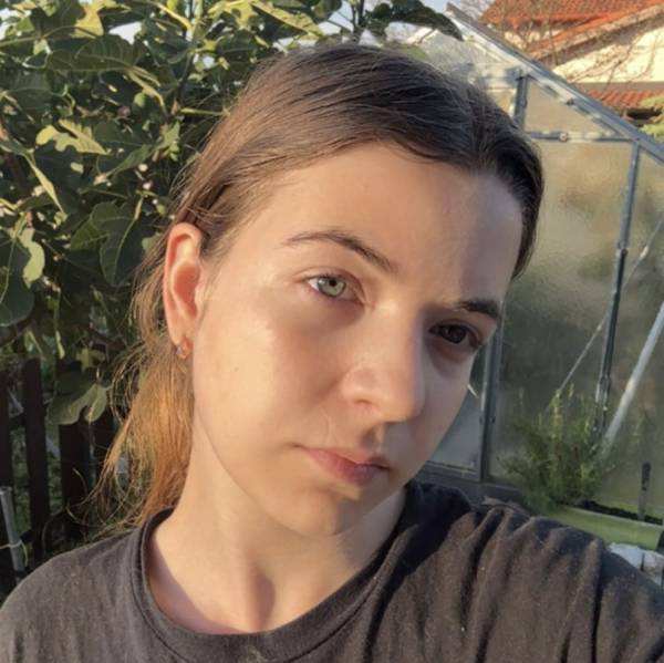 modelka s ID 0702UEKQX5 p019