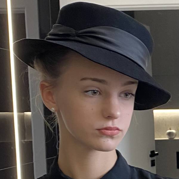 modelka s ID 0702UNFWNI p016