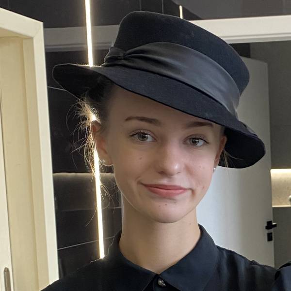 modelka s ID 0702UNFWNI p017