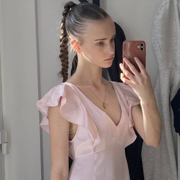 modelka s ID 0702UNFWNI p018