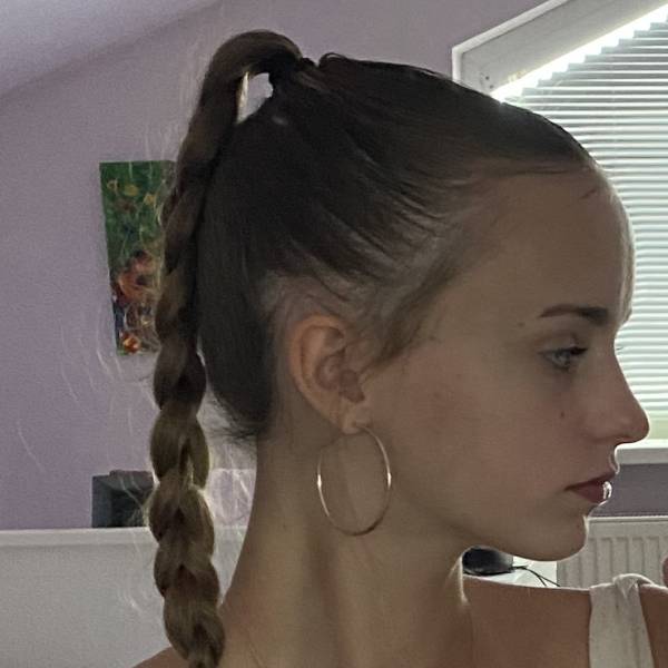 modelka s ID 0702UNFWNI p019