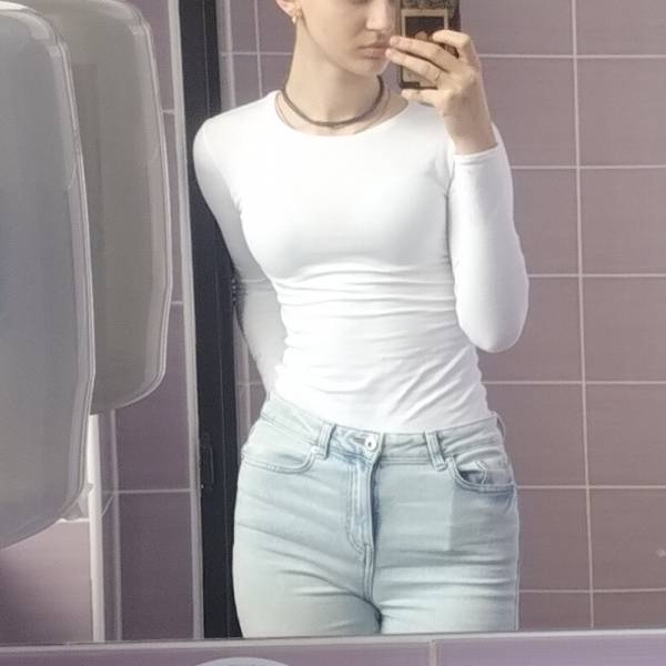 modelka s ID 0702UWIR5G p018