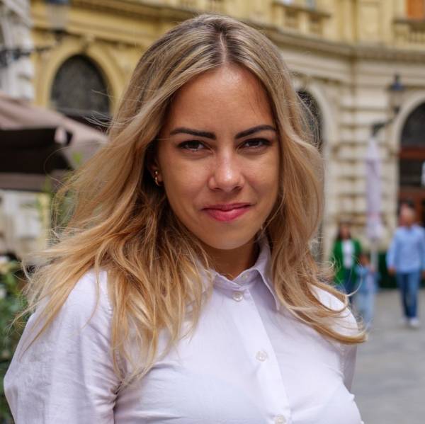 modelka s ID 0702XN7RPS p016